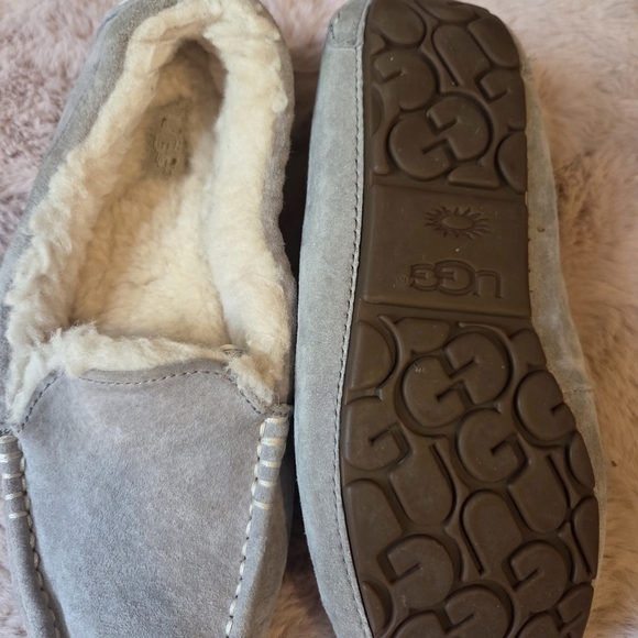 UGG Cozy Gray Moccasins with Cream Fleece Lining - Picture 3 of 6